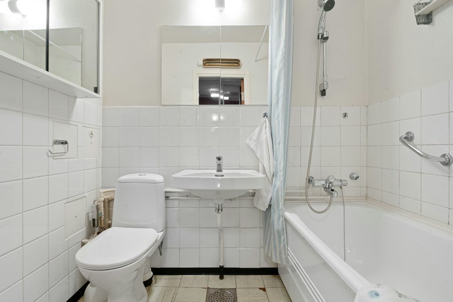 Bathroom fixtures Pine Rooter services during a faucet and sink repair call in Bothell, WA